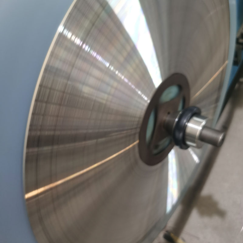 Тот баспайтын болаттан жасалған жұқа серіппелі жолақтар